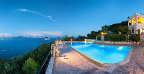 Villa Akros And Suites