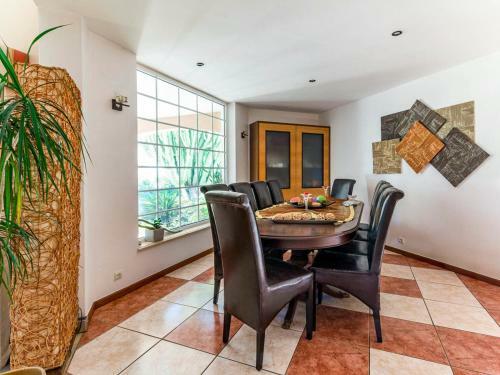 Venda Nova Villa Sleeps 8 With Pool Air Con And Wifi