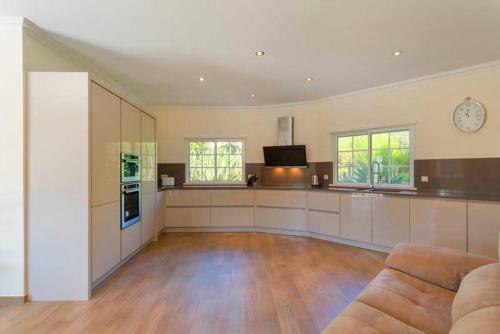 Quinta Do Lago Villa Sleeps 11 Pool Air Con T607975