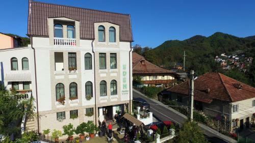 Hostal Pensiunea Eden