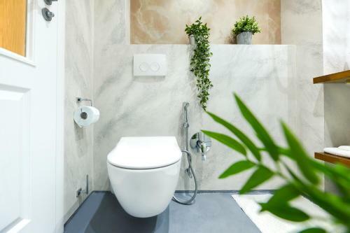 Apartamento Cream. Old Town Studio With Balcony & Netflix