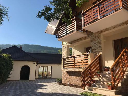 Hostal Rai Pe Vale
