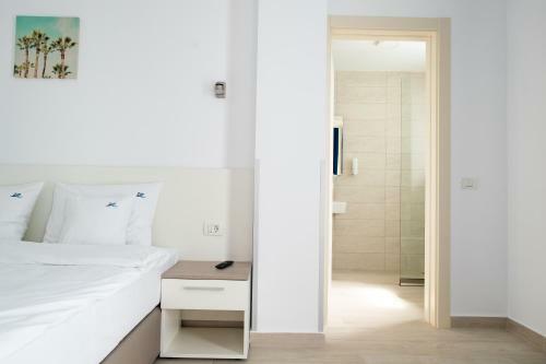 Zip Apartments