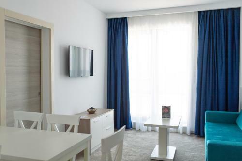 Zip Apartments