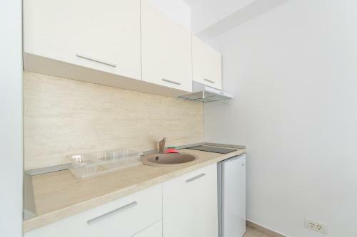 Zip Apartments