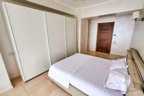 Apartamento Zenia Tudor's Residence
