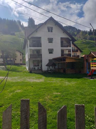 Hostal Pensiunea Rares