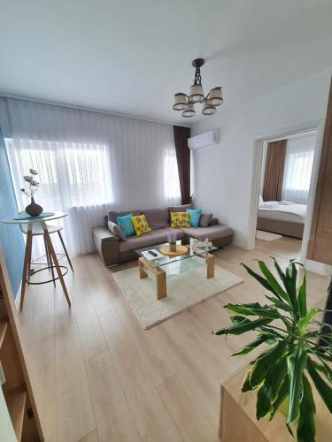 Lovely 2 Bedroom Central Apartment