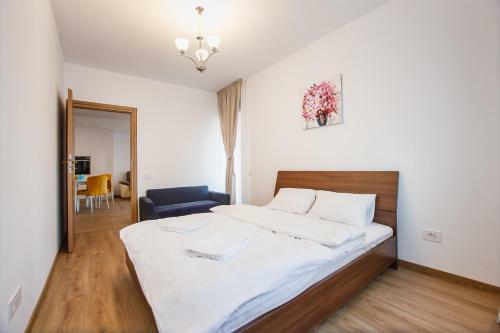 Spacious & Bright 2 Bedroom Central Apartment
