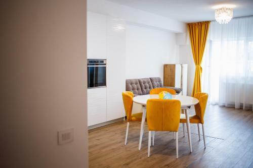 Spacious & Bright 2 Bedroom Central Apartment