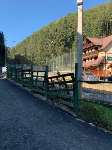 Hostal Pensiunea Valea Cascadelor