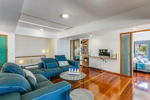 Villa Unlimited Blue