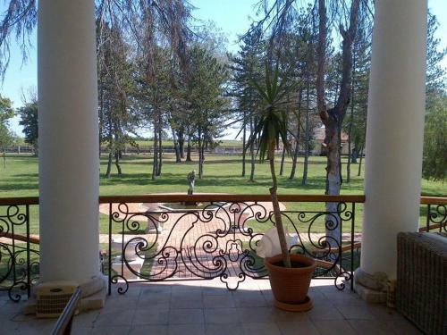 Hotel Schulhoff, Castle And Winery