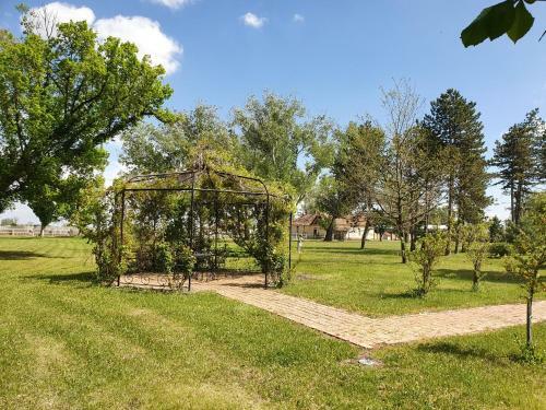 Hotel Schulhoff, Castle And Winery