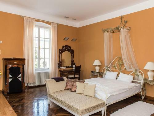 Hotel Schulhoff, Castle And Winery