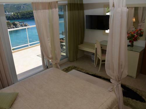 Odysseus Hotel