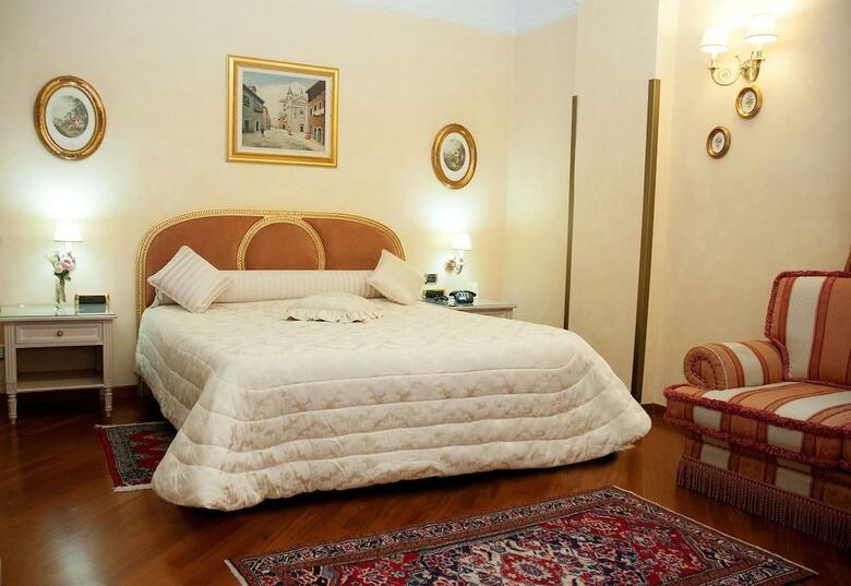 Daniel's Hotel