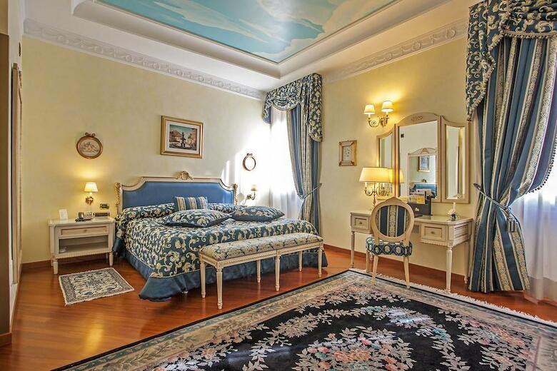 Daniel's Hotel