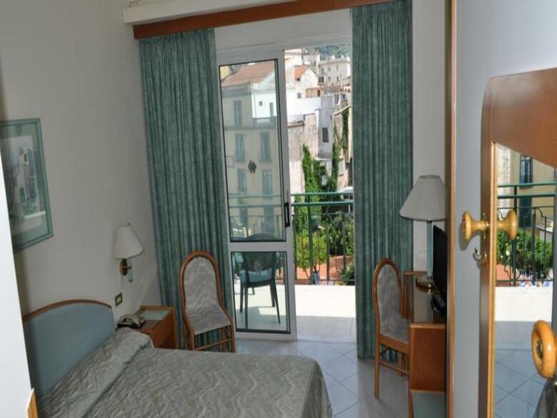Hotel Carlton International