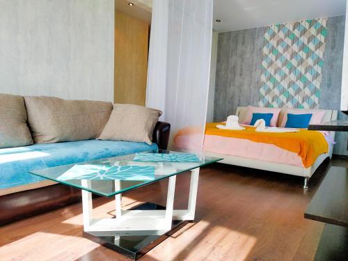 Mango Apartments (white)