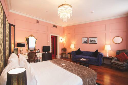 Dom Boutique Hotel By Authentic Hotels