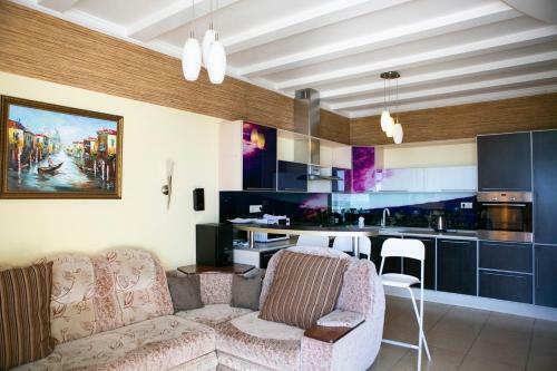 Ideal House Apart
