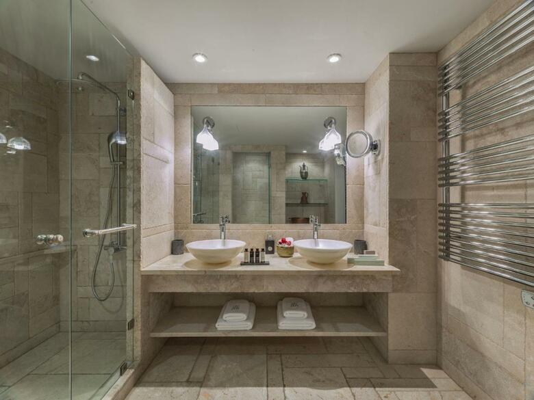 Kinsterna Hotel & Spa