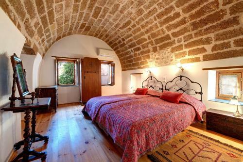 Malvasia Traditional Hotel