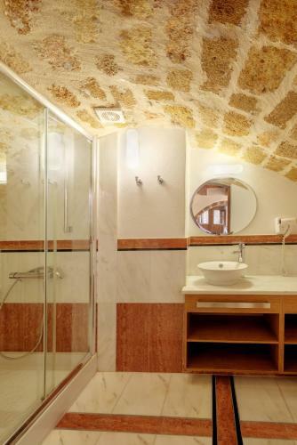 Malvasia Traditional Hotel