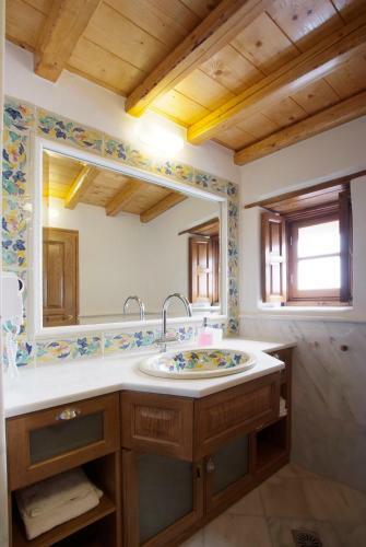 Malvasia Traditional Hotel