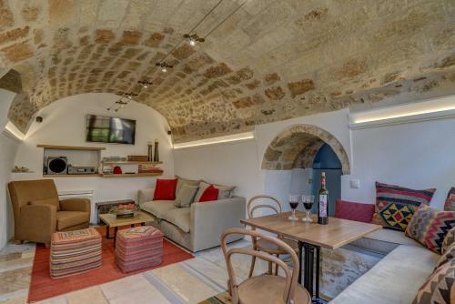 Malvasia Traditional Hotel