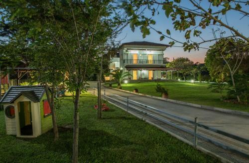 Linaraki Studios & Apartments
