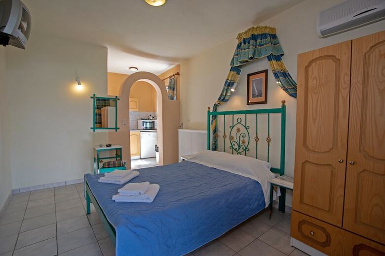 Kleoni Club Apartments