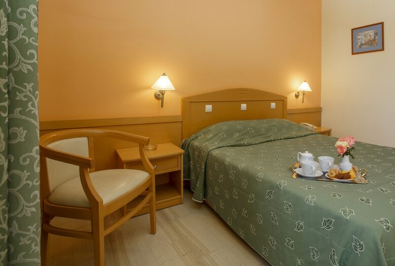 Hotel Tolo