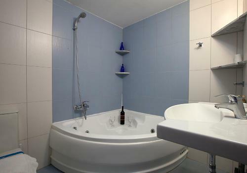 Hostal Nelly's Hotel Apartments