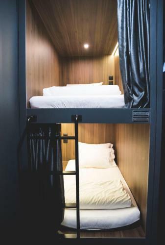 Wink Capsule Hostel @ Downtown (Sg Clean)