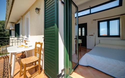 Koxyli Studios & Apartments