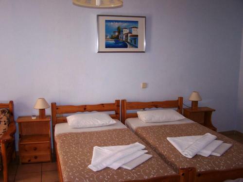 Alexatos Studios & Apartments