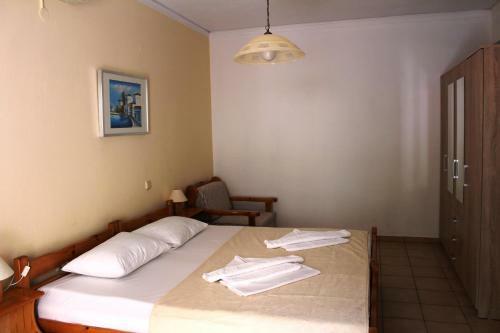 Alexatos Studios & Apartments