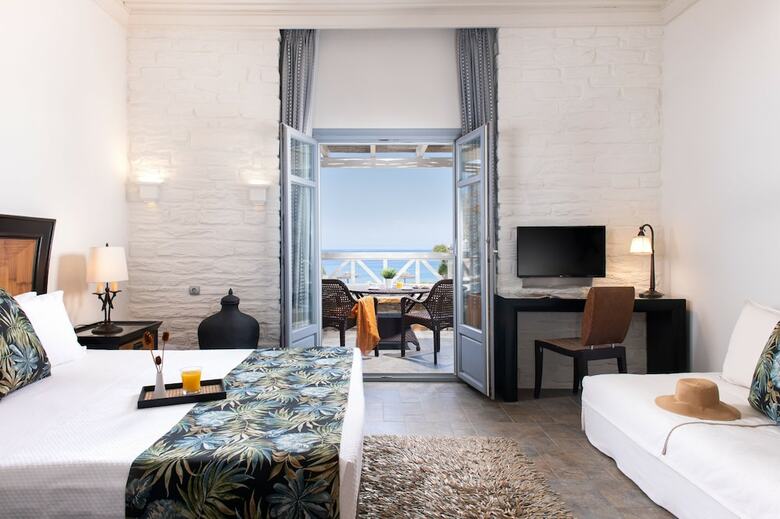 Hotel Porto Kea Suites