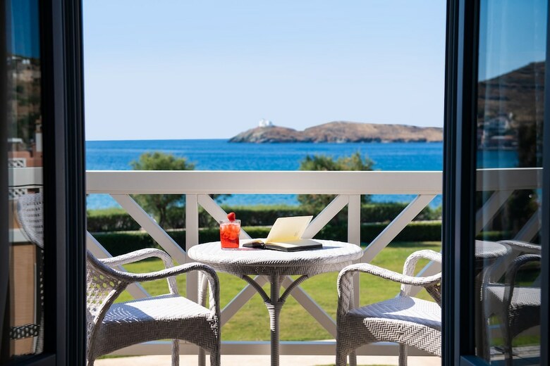 Hotel Porto Kea Suites