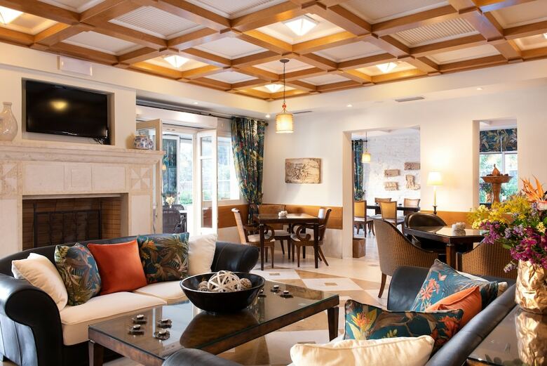 Hotel Porto Kea Suites