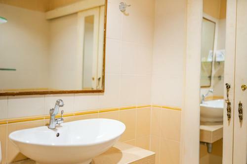 Sirin Hotel & Resident