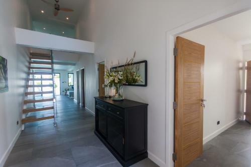 Seaview Pool Villa 3br, Long Beach - Monkey Villa