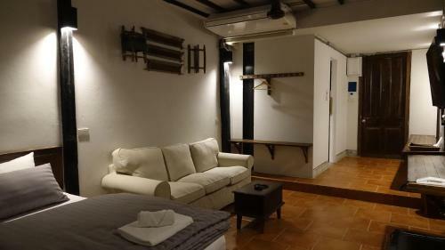 Velawarin Hotel