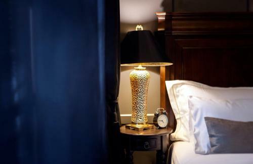 Hotel Bangkok Publishing Residence