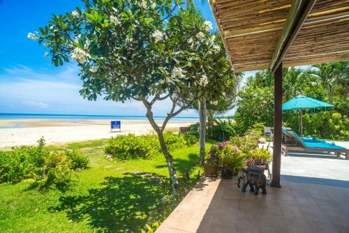 Beachfront Villa Baan Chaai Haat 4br