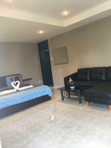 Hostal 3 Bedrooms Private House In Thappraya