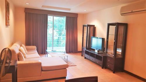 Lovely 2-bed Apartment In Pratumnak With Pool View