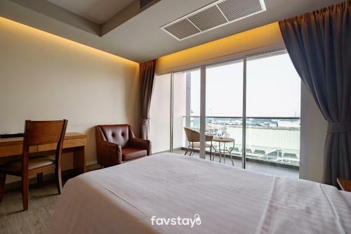 Balihai Bay Pattaya Hotel & Residence